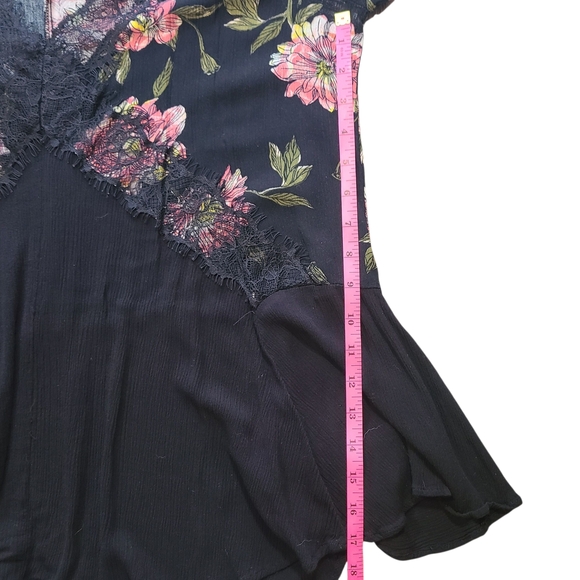 Daytrip Black Floral Lace Cutout Blouse Women’s Size Large Long Sleeve Peplum - Picture 13 of 13